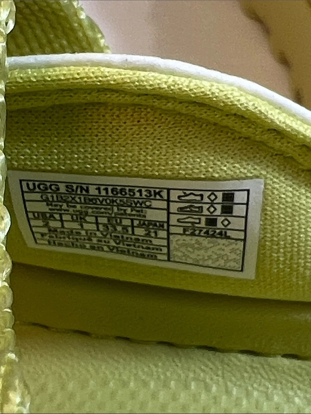 UGG Kids‎ Goldenglow Slide GLDN Yellow Platform Sandals Size 2 Youth New in Box